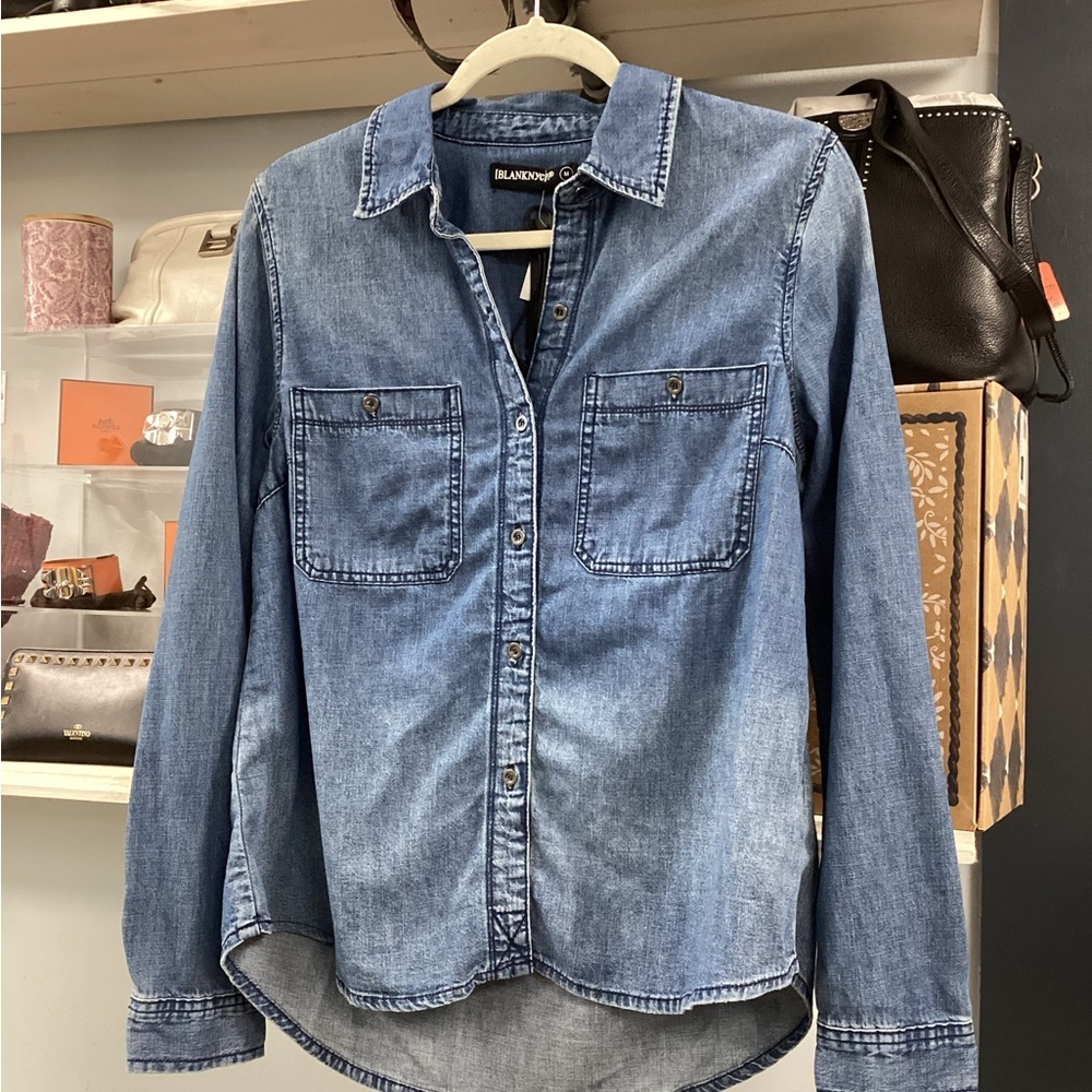 [Blanknyc] Medium Wash Denim Chambray Shirt Size Medium (Nwt) — image 3 of 7